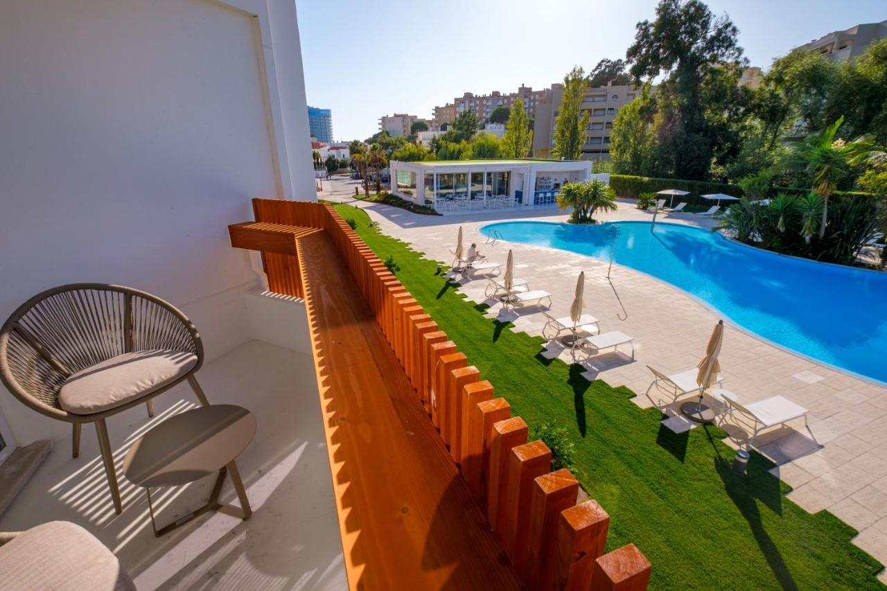 Malibu Foz Hotel - La Maison Younan Фигейра-да-Фош Экстерьер фото The swimming pool at the hotel