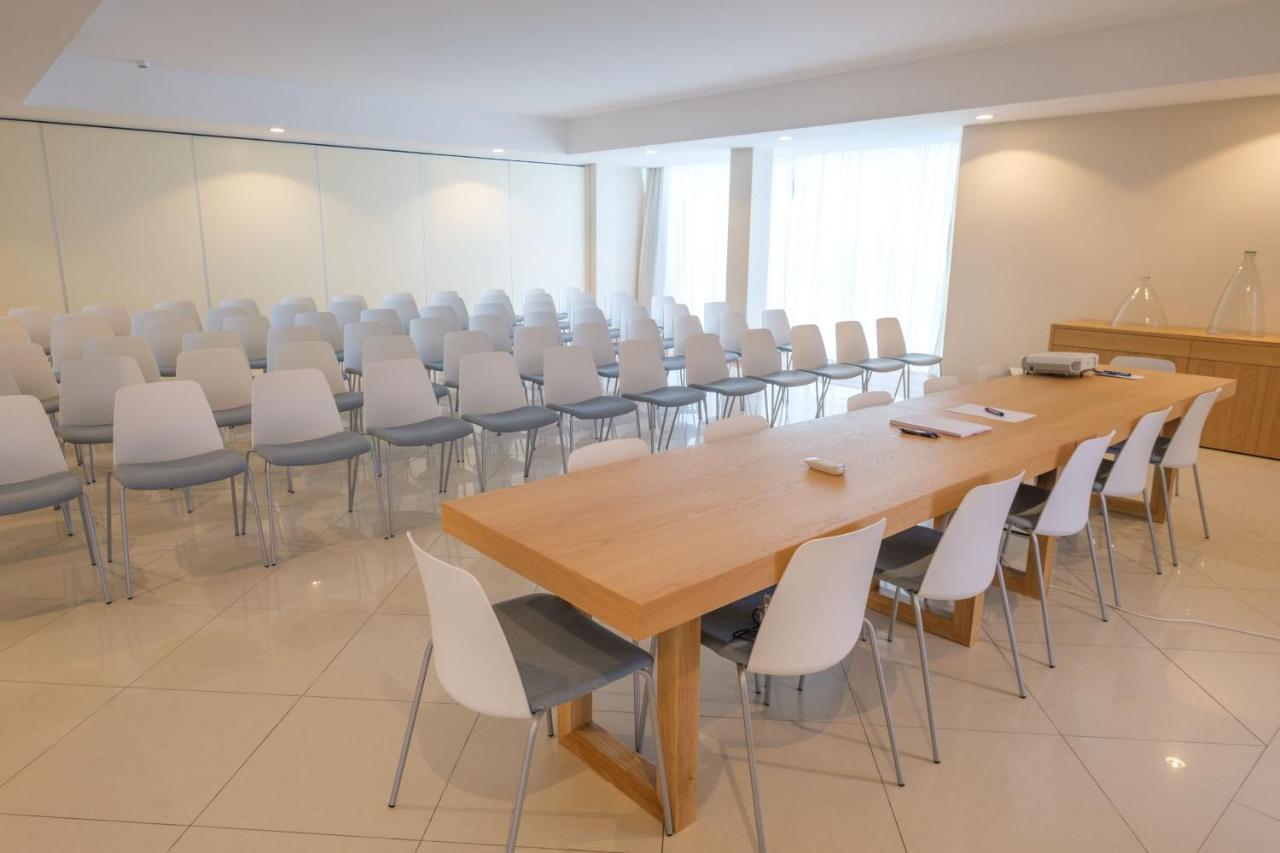 Malibu Foz Hotel - La Maison Younan Фигейра-да-Фош Экстерьер фото The boardroom at the University of East London