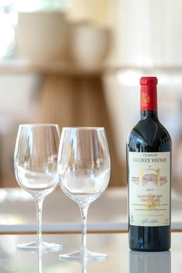 Malibu Foz Hotel - La Maison Younan Фигейра-да-Фош Экстерьер фото A bottle of Château La Croizille